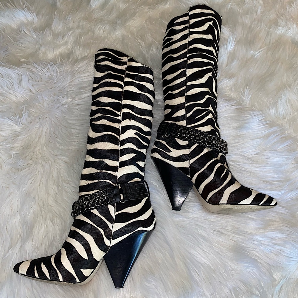 bebe size 7 Zebra print heeled boots black & white